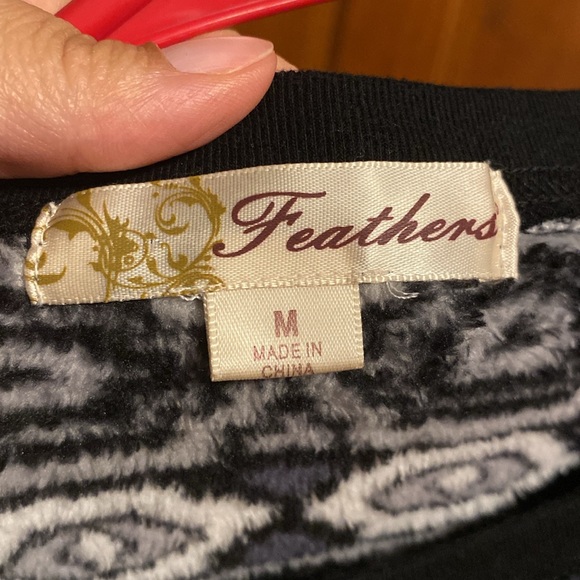 Feathers Soft Sweater - Picture 3 of 4